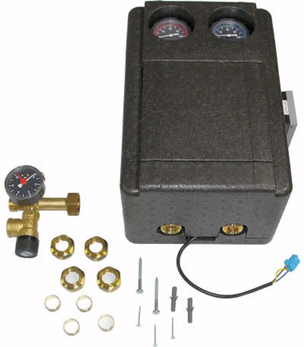 Solarpumpengruppe mit dualen Druckanzeigen, Druckregler und Montageschrauben, zur Verwendung in Solaranlagen, produziert von Wolf.